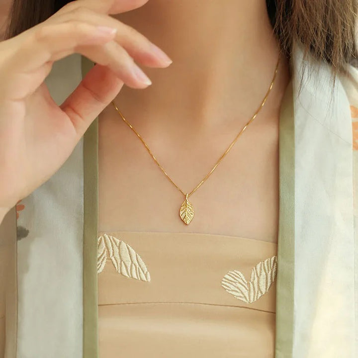 Viral Leaf Pendant Necklace Gift for Women (TRENDING NOW 🔥)